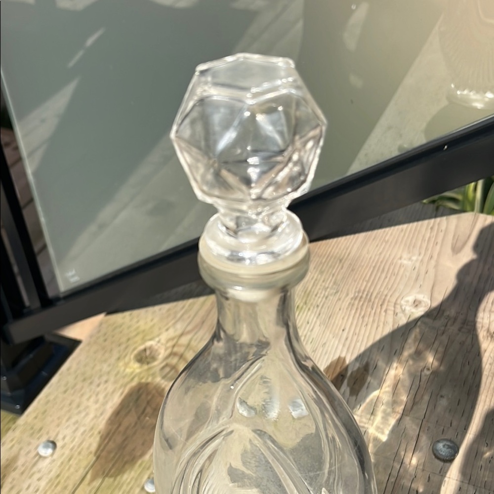 1960’s Elegant Clear Glass Decanter - Picture 6 of 6